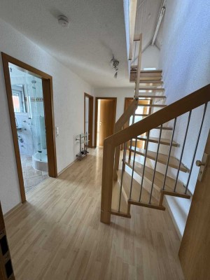 Ansprechende 3-Zimmer-Maisonette-Wohnung mit Balkon und Einbauküche in Dornstadt