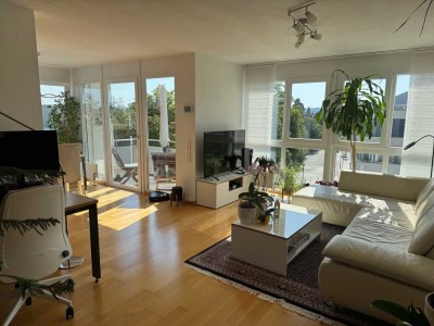 Wunderschöne, sonnige 2-Zimmer-Wohnung mit Balkon und EBK in Stuttgart-Möhringen