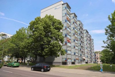 Großzügige Singlewohnung in bester Lage und mit Riesenbalkon