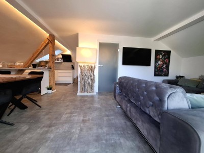 Moderne 2-Zimmer Dachwohnung mit Balkon in Neumarkt