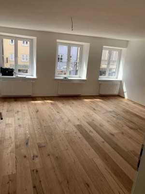 Wohnen in der Altstadt - Königsstraße Dillingen! Liebevoll, kernsanierte 2,5 ZKB - 2. OG