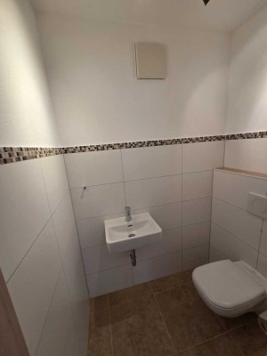 Geräumige 4-Zimmer-Wohnung mit Balkon in der 1. Etage