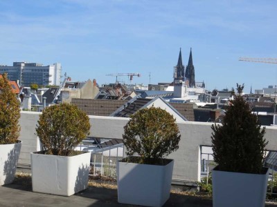 Penthouse über zwei Etagen, große Terrasse, zwei Balkone, Nähe Rudolfplatz!