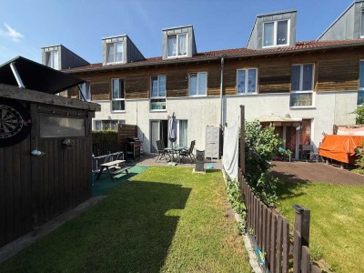 ANFRAGEN ÜBER DAS KONTAKTFELD!!! Reihenmittelhaus+ EBK+Garten +Stellplatz