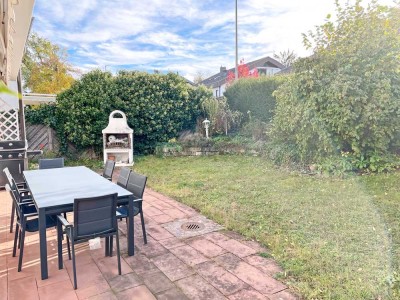 Gepflegtes Einfamilienhaus mit Garage am Fusse der Weinberge in Fellbach / Family House in Fellbach