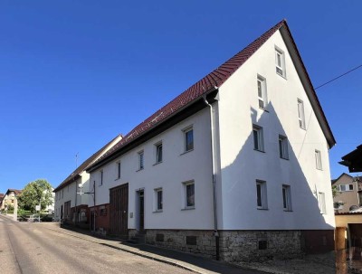 73207 Plochingen: 2-FH + 2 zur Wohnfläche vorbereitete Stockwerke. Viel Nutzfläche. Scheune. Garage.