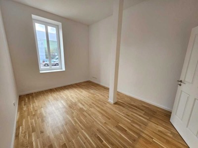 2 Zimmer inkl. Balkon + Parkett + Bad mit Du + SP