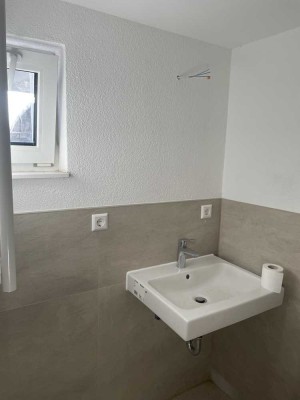 2-Zimmer Kellerwohnung in kernsaniertem Haus