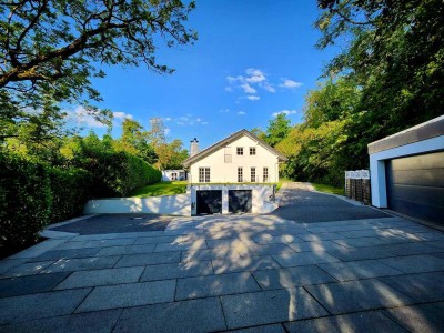 Villa und modernes Funktionshaus auf nicht einsehbarem Grundstück mit absoluter Privatsphäre