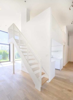 Stilvolle, vollst. renovierte 2-Raum-Maisonette-Wohnung mit lux. Innenausstattung mit Balkon