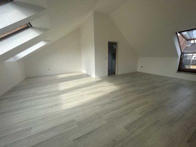 Dachgeschoss Wohnung mit Balkon - Jetzt Chance ergreifen!