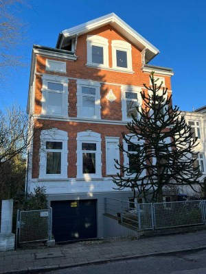Erstbezug nach Sanierung und Einbauküche: Stilvolle 3-Raum-Wohnung mit geh. Innenausstattung