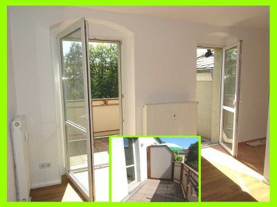 Renoviert und mit neuem Bodenbelag + großen Sonnenbalkon :)