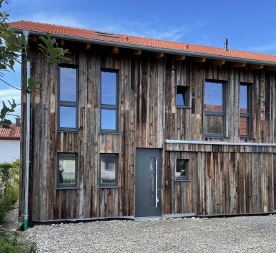 Neubau aus Holz: Stilvolle Scheune. Energieeffizient. Zum Vollenden.