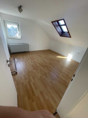 Ansprechende 3-Zimmer-Dachgeschosswohnung in Stuttgart-Büsnau