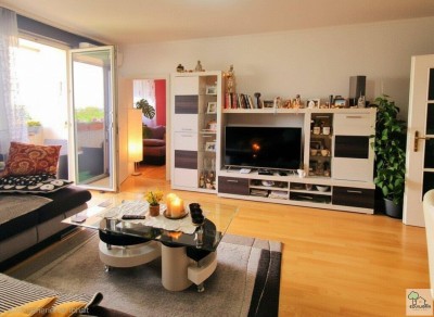 HERRLICHE 3-ZIMMER-WOHNUNG (77m²) MIT LOGGIA UND FERNBLICK