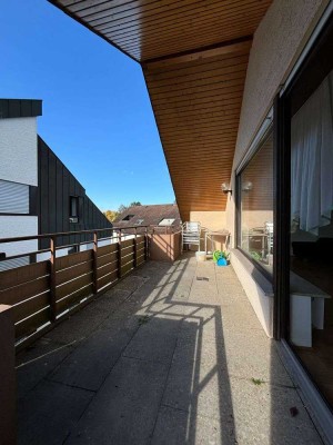 Exklusive 2-Zimmer-Dachgeschosswohnung mit Balkon und Einbauküche in Sindelfingen