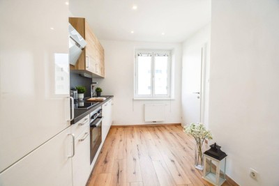 *WOW*I LETZTER STOCK MIT LIFT I TOP SANIERT I DUSCHE I DESIGNER-KÜCHE I BAHNHOFNÄHE I HAUSTIERE WILLKOMMEN I SEHR MODERN I TOP GRUNDRISS I