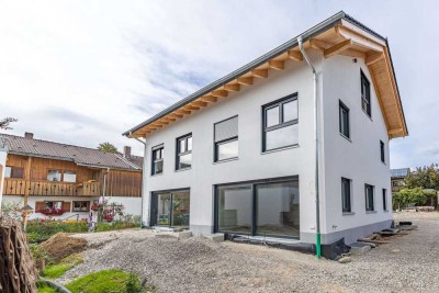 Exklusive Doppelhaushälften in Holzkirchen – modern, effizient, naturnah