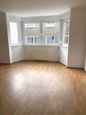 Moderne Böden, großer Balkon und Garage im Zentrum von Hombruch