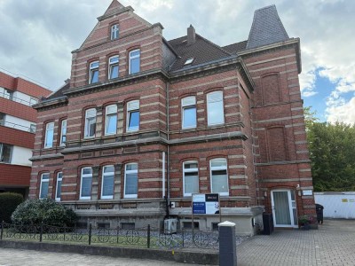 Exclusive zentrale 2-Zimmer-Dachgeschosswohnung in historischer Stadtvilla