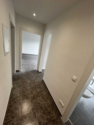 Schöne und vollständig renovierte 2-Zimmer-Wohnung mit Balkon in Eschweiler