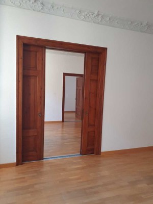 Zentrum: 3,5 ZKB + gr. Balkon in san. Jugendstilhaus für 1-2 Pers.. - zentral nahe Rathaus