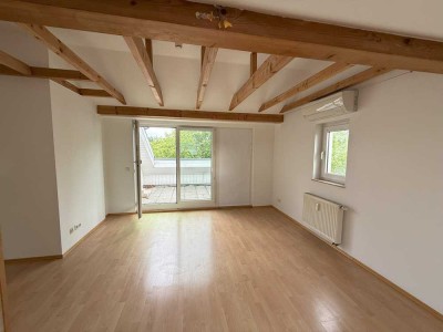 Freundliche 3 Zimmer Dachgeschosswohnung in Frankfurt!