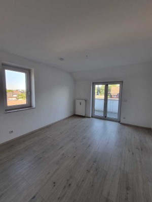 Einzugsbereit! Modernisierte 4-Zimmer-DG-Wohnung mit Balkon in Wolfsburg