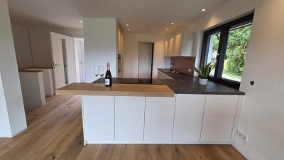 Erstbezug!! Exklusive 3-Zimmer Maisonette-Wohnung mit Balkon in Uffing am Staffelsee