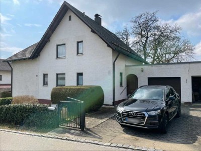 Vielfältig nutzbares Einfamilienhaus mit Doppelgarage in Bernhardswald zu verkaufen