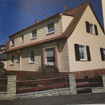 Geräumiges Einfamilienhaus mit Garage und Garten in Weilrod