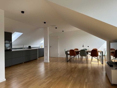 chice 2-Zimmer Dachgeschosswohnung für max 2 Jahre