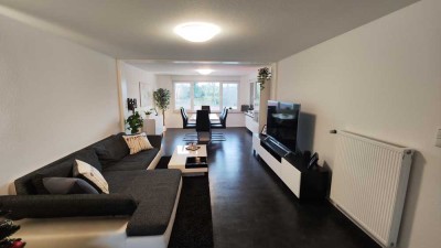 Großzügige 4-Zimmer-Wohnung im EG mit Balkon, Einbauküche & Stellplatz