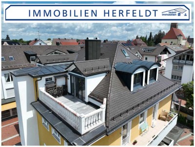 Luxuriöser Altersruhesitz: Dachterrassenwohnung im Zentrum mit Aufzug, Kamin & Sauna