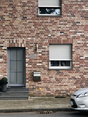 Kleines Haus mit großem Herz-wartet auf neue liebevolle Hände!