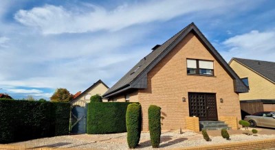 ! Gepflegtes freistehendes Einfamilienhaus mit Garage, Vollunterkellerung, Südwest-Garten !