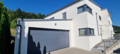 Von privat moderne, neuwertige DHH in Stadt Beilngries mit gehobener Ausstattung