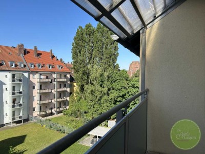 ** Frisch SANIERT * 3 Zimmer *  ca. 66 qm * ZWEI Balkone * moderne Ausstattung * zentrale Lage **