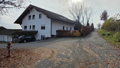 Besondere 5-Zimmer-Küche-Bad-Etagenwohnung mit Gartenanteil in Eging am See