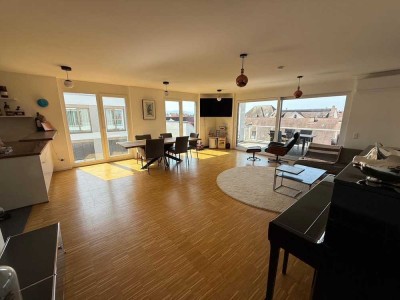 Exklusives, neuwertiges Penthouse mit geh. Innenausstattung, Balkon, Dachterrasse und EBK