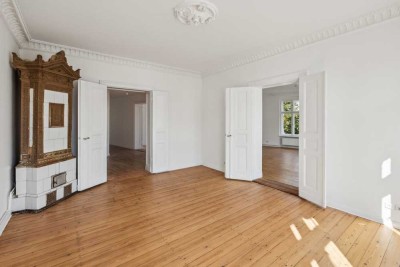 Stilvolle, lichtdurchflutete Altbauwohnung im Herzen des Akazienkiezes