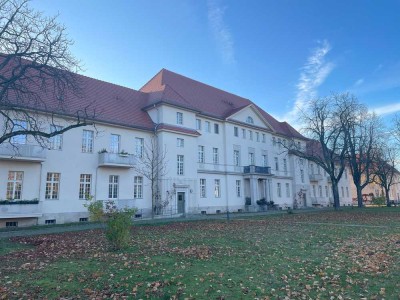 Bezugsfreie 2-Zimmer-Altbauwohnung in Berlin-Buch inkl. KFZ-Stellplatz!
