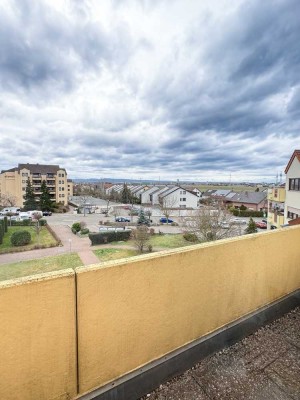 VORANKÜNDIGUNG | Attraktive und gepflegte 2-Raum-DG-Wohnung mit 2 Terrassen in Limburgerhof