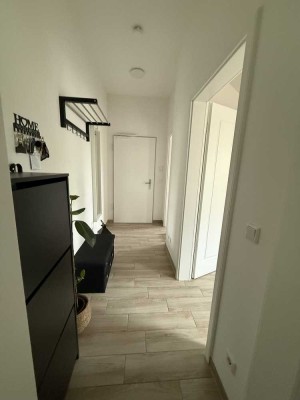 Vermiete schöne helle 2 Zimmerdachgeschosswohnung mit Südost-Balkon