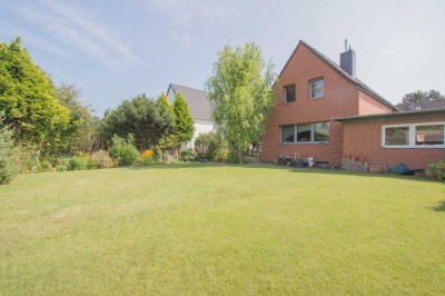 Freistehendes, zeitloses Einfamilienhaus mit großem Garten und Garage in begehrter Lage von Köln-Fli