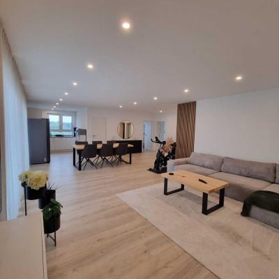 Lichtdurchflutete 4-Zimmer Wohnung mit EBK und Balkon inkl. 2 Stellplätze