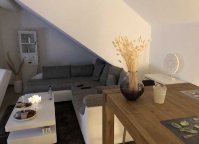 Exklusive, gepflegte 2-Raum-Dachgeschosswohnung in Wiesbaden- Frauenstein mit Weitblick