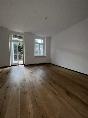 Schöne 2 Raum Wohnung mit Balkon und Küche zum Sofortbezug