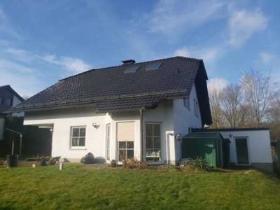 Schönes, großzügiges Einfamilienhaus mit Garten, Sauna & Doppelgarage in bevorzugter Lage von Balve